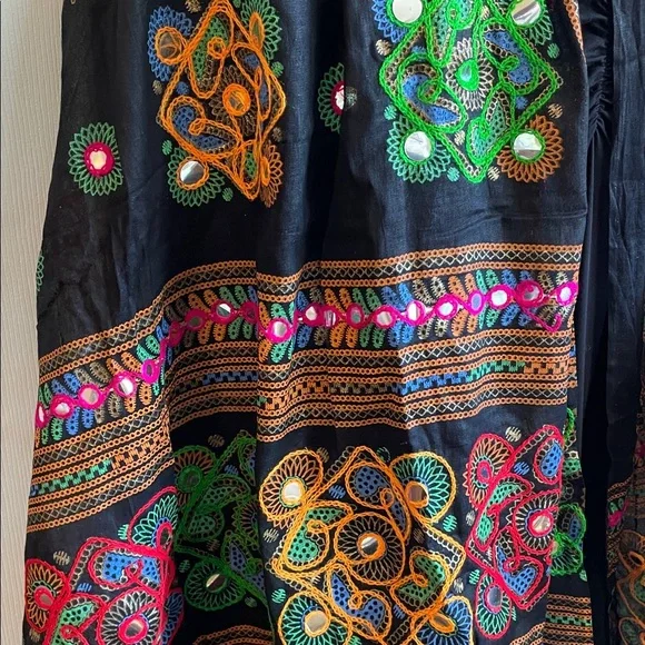 Black Embroidered Shawl - Mirrors, Embroidery and Colours oh my!!! 💕 - Picture 8 of 12